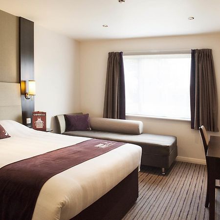 Premier Inn London Tottenham Hale Exteriör bild