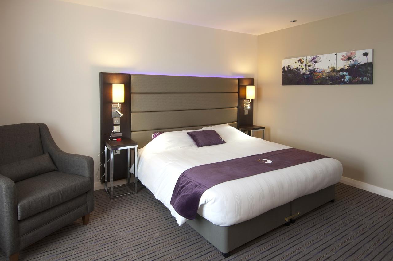 Premier Inn London Tottenham Hale Exteriör bild