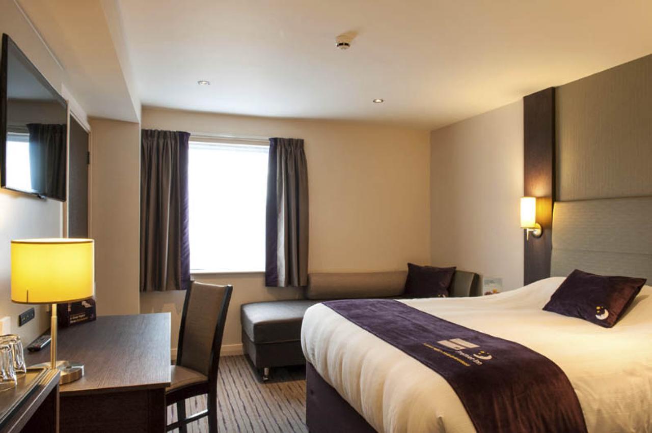 Premier Inn London Tottenham Hale Exteriör bild