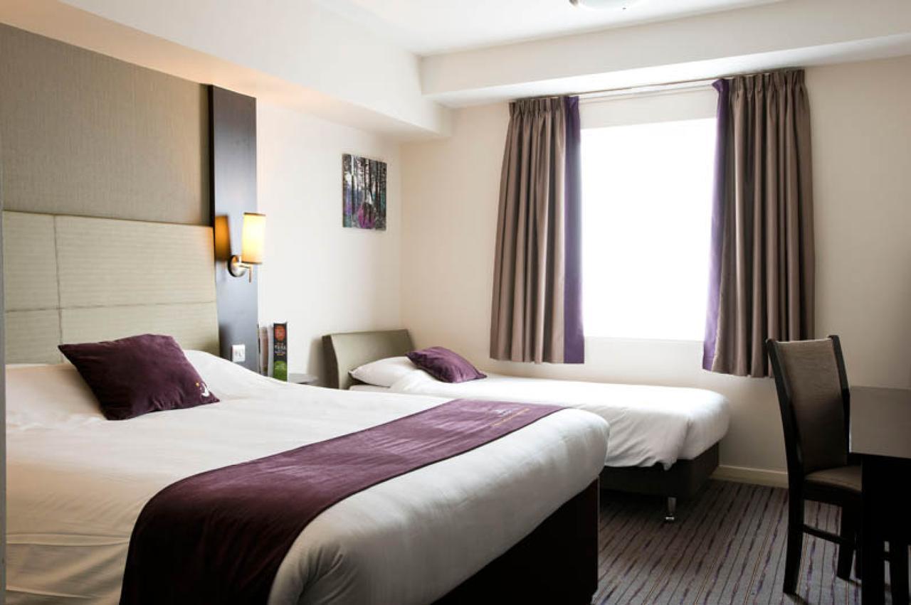 Premier Inn London Tottenham Hale Exteriör bild