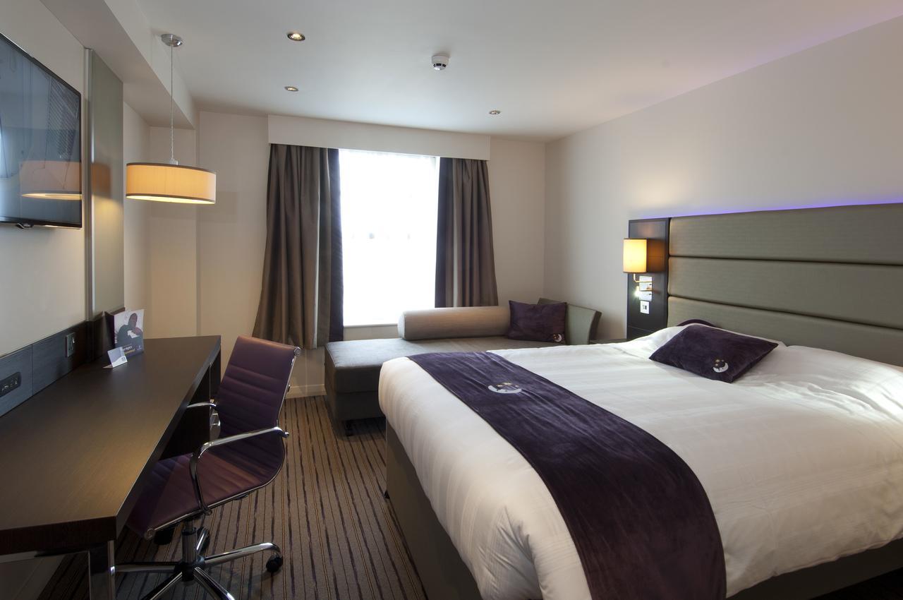 Premier Inn London Tottenham Hale Exteriör bild
