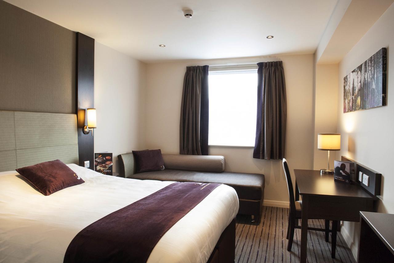 Premier Inn London Tottenham Hale Exteriör bild