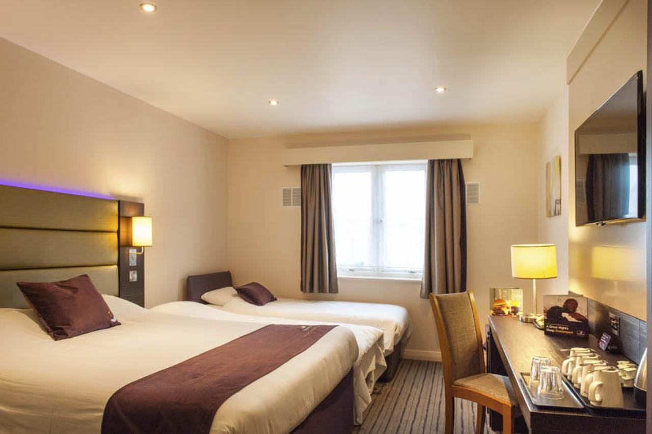 Premier Inn London Tottenham Hale Exteriör bild