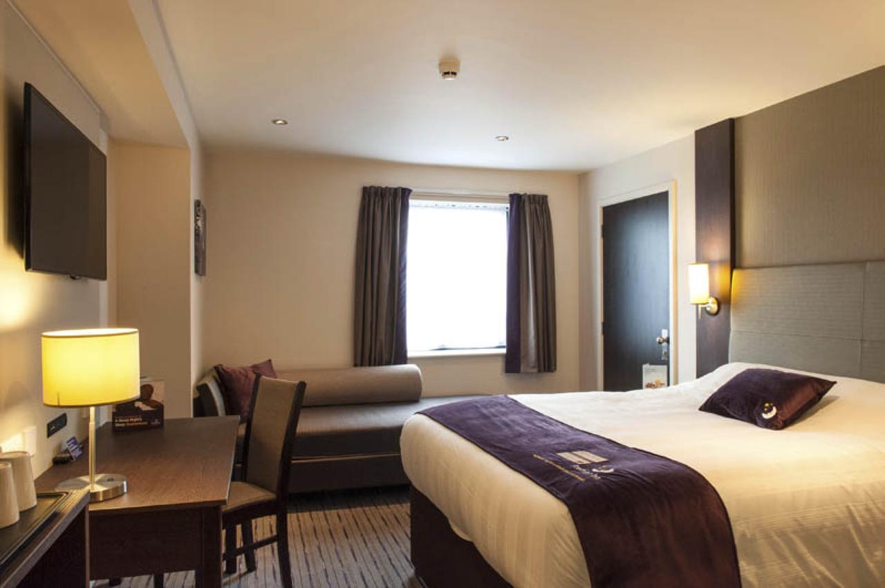 Premier Inn London Tottenham Hale Exteriör bild
