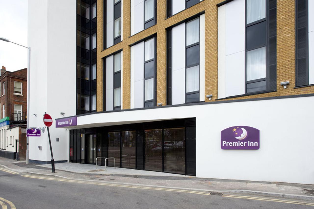 Premier Inn London Tottenham Hale Exteriör bild