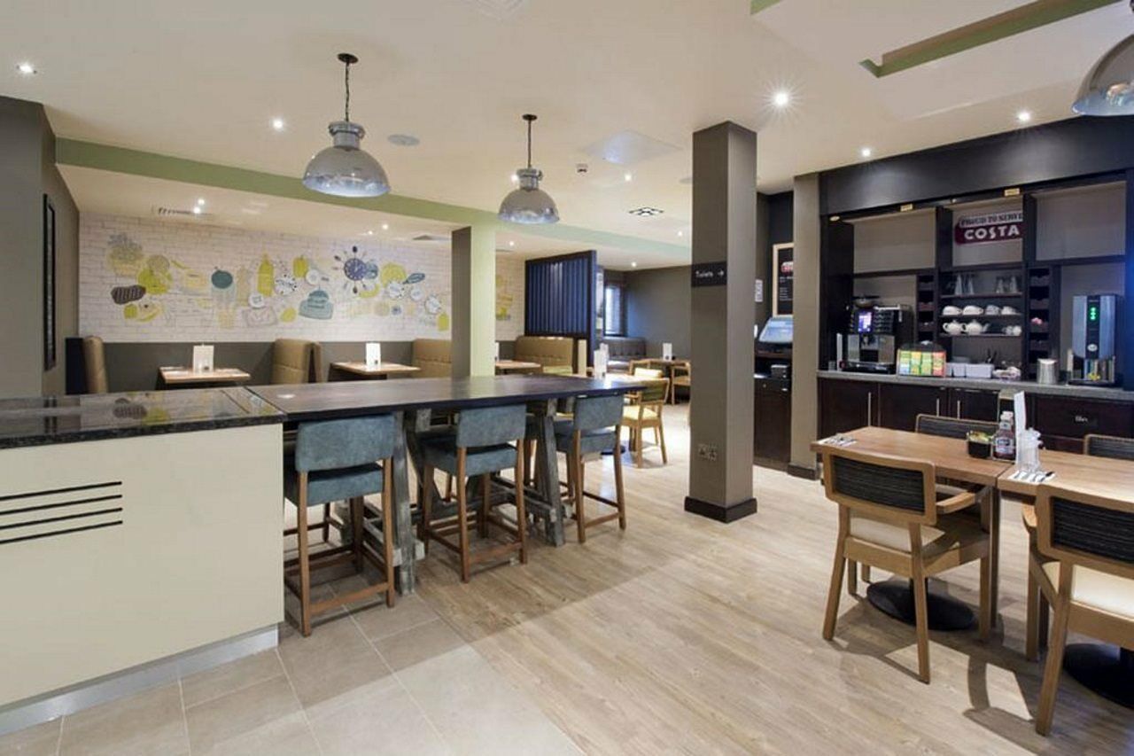 Premier Inn London Tottenham Hale Exteriör bild